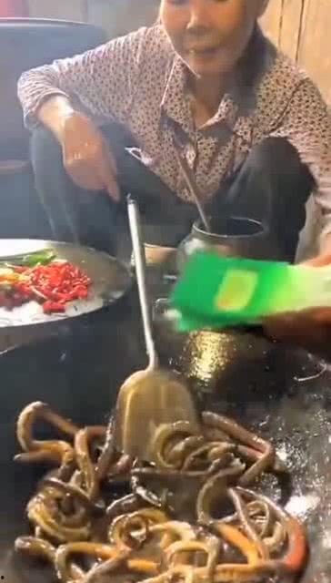 回老家妈妈吃瓜网,揭秘乡村生活趣味瞬间