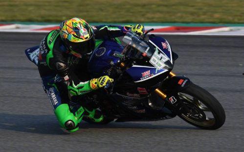 摩托车网红男博主吃瓜