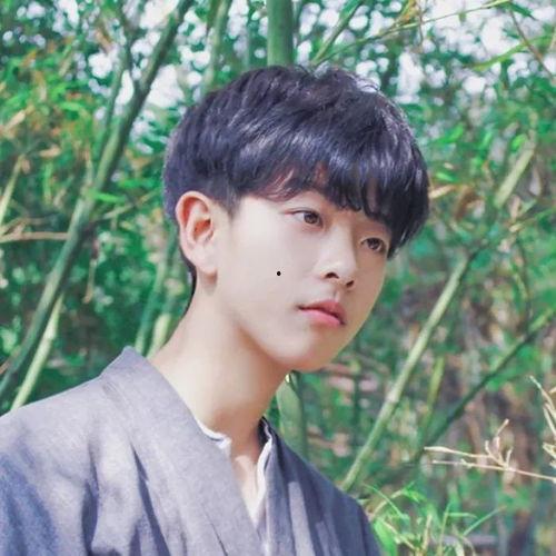 网红男博主吃瓜图片,吃瓜图片背后的惊人真相