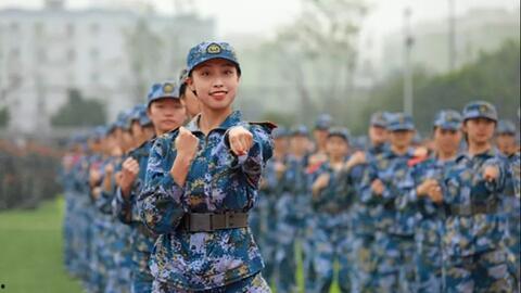 吃瓜网军训女跳舞,女兵翩翩起舞，展现青春活力