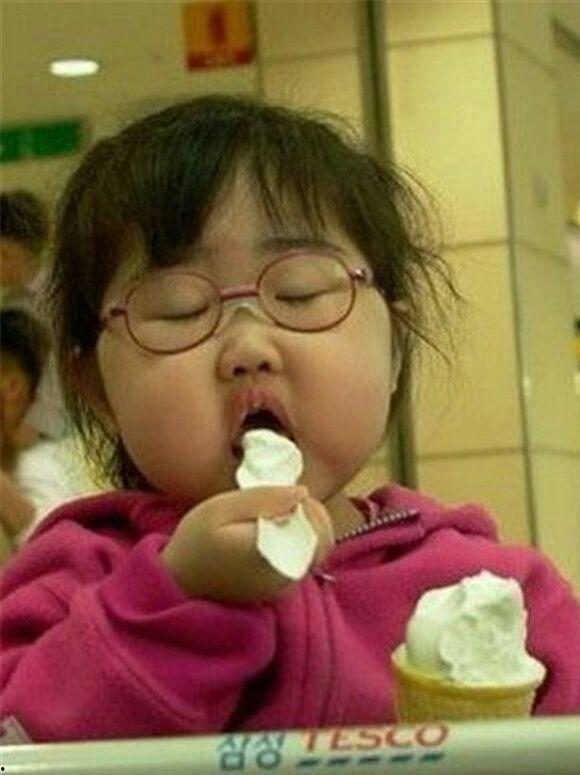 网红弟弟吃瓜图片搞笑视频