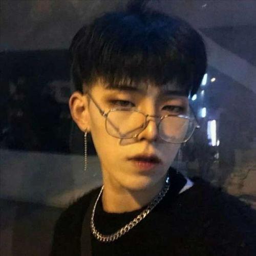 吃瓜网红头像照片高清男,高清男生吃瓜网红头像解析  第1张