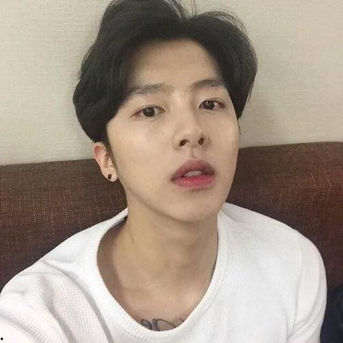 吃瓜网红头像照片高清男,高清男生吃瓜网红头像解析  第2张